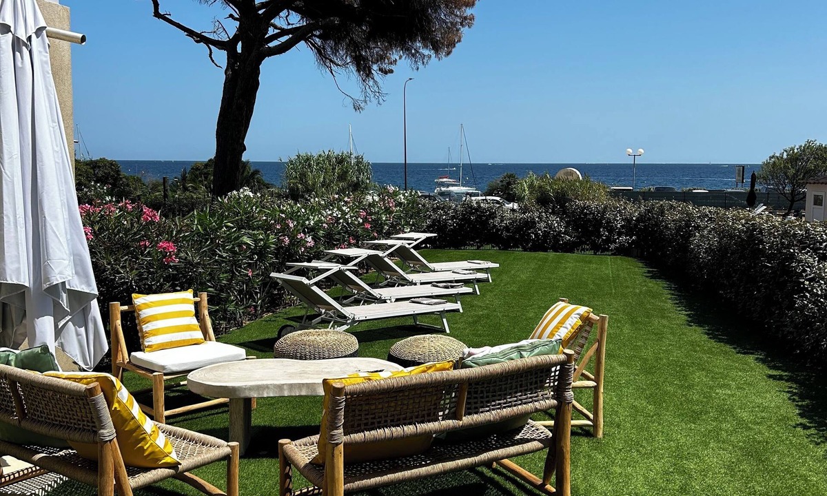 Plage de la Garonnette House | Charming house facing the sea