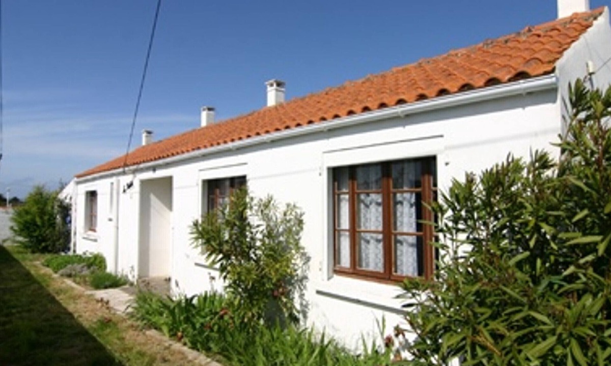La Gueriniere House | Charming house for 5, near beach, pets allowed, parking