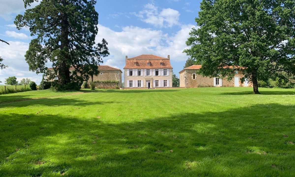 Montbron House | Charming house for 24 people