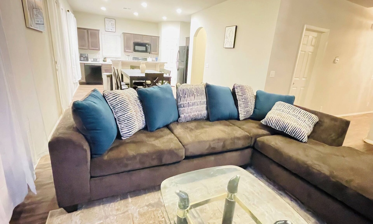 Coweta House | Charming house in fantastic Coweta with fitness room, WiFi, AC