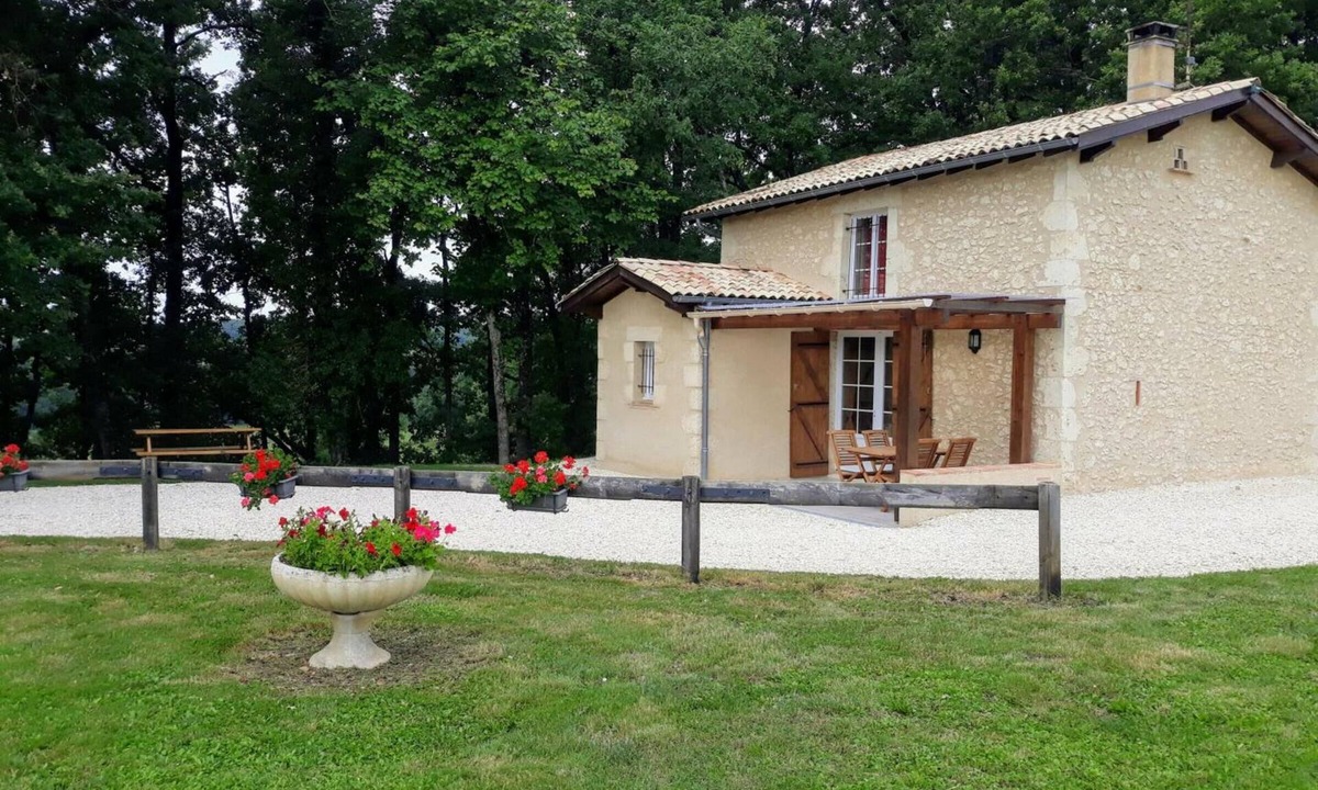 Eymet Cottage | Charming house in the forest near Eymet, pets allowed