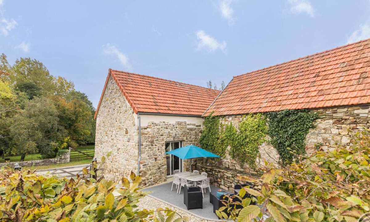 Besneville Cottage | Charming house near Cotentin beaches, private courtyard, internet