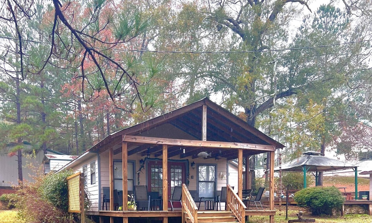 Jasper House | Charming House on River near Lake Sam Rayburn-Pool, Boat Parking, Covered Porch
