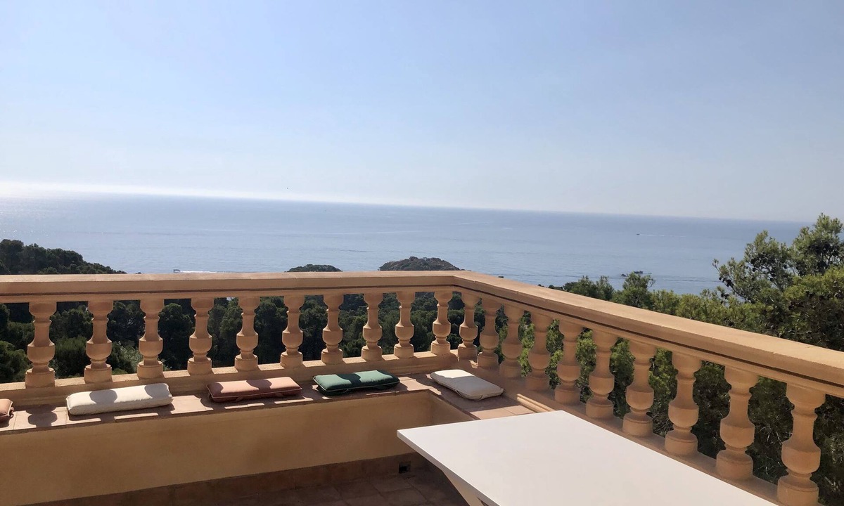 Aiguablava Villa | Charming house that lives with the sea
