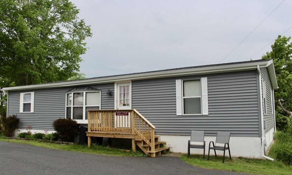 Alexandria Bay House | Charming House Winery