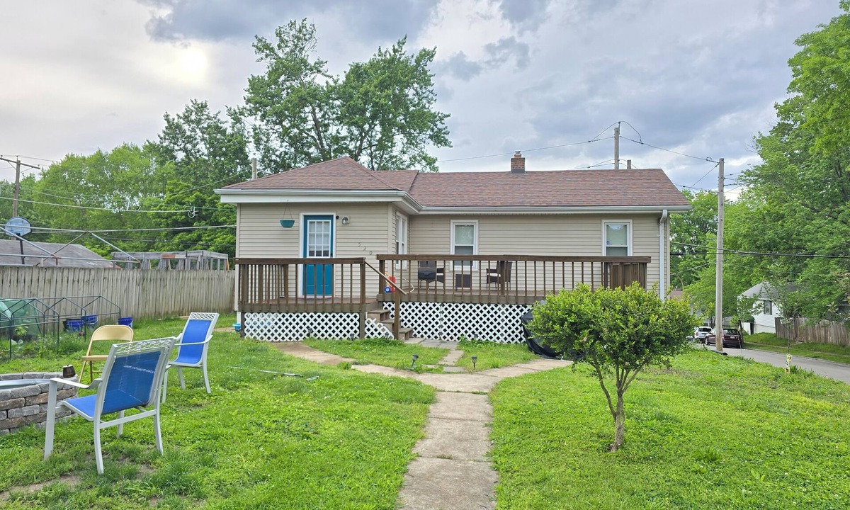 St. Louis House | Charming house with a large yard in lovely Holly Hills, St. Louis