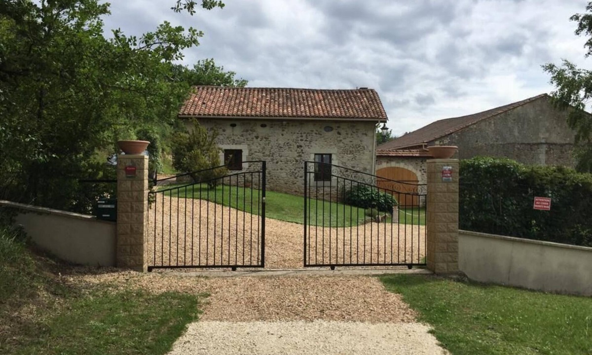 Vanxains House | Charming house with blue shutters