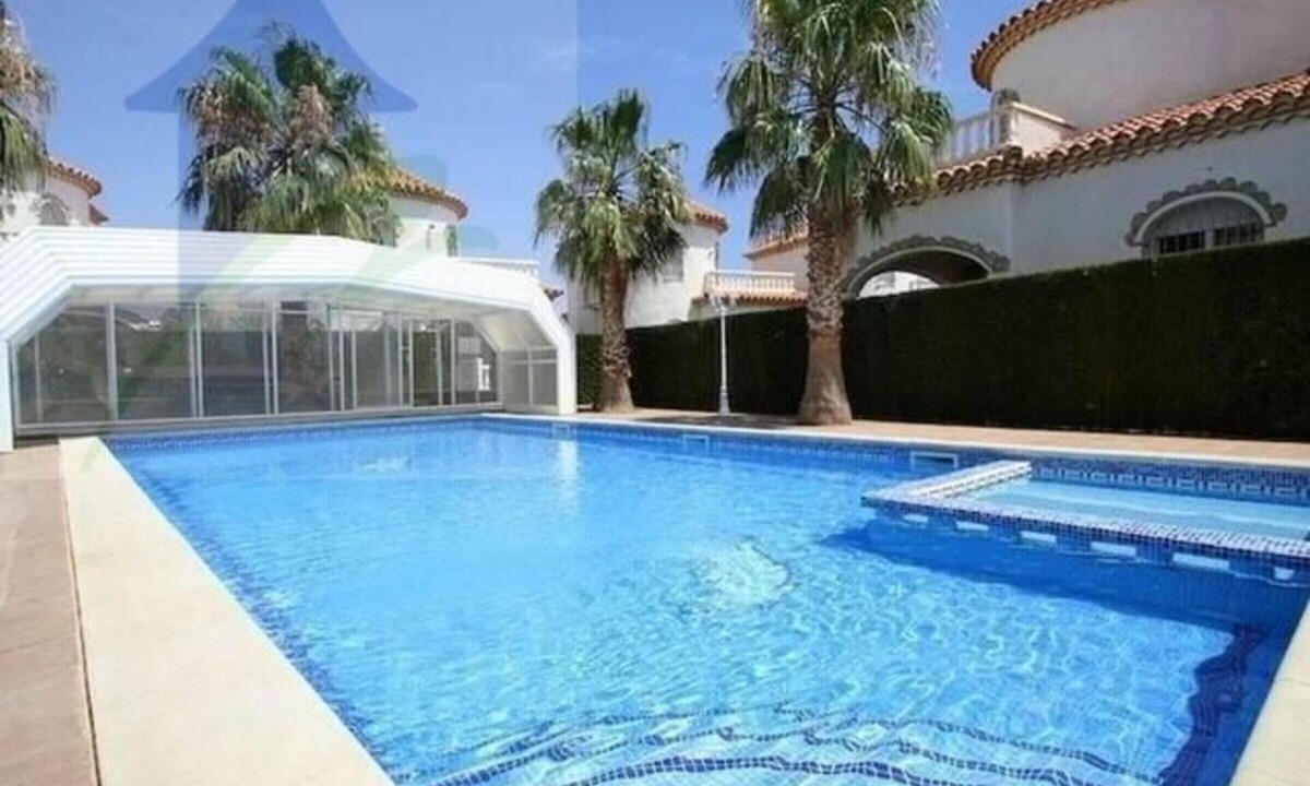 Costa del Zefir House | Charming House with Private Garden, Pool, and BBQ in Miami Playa