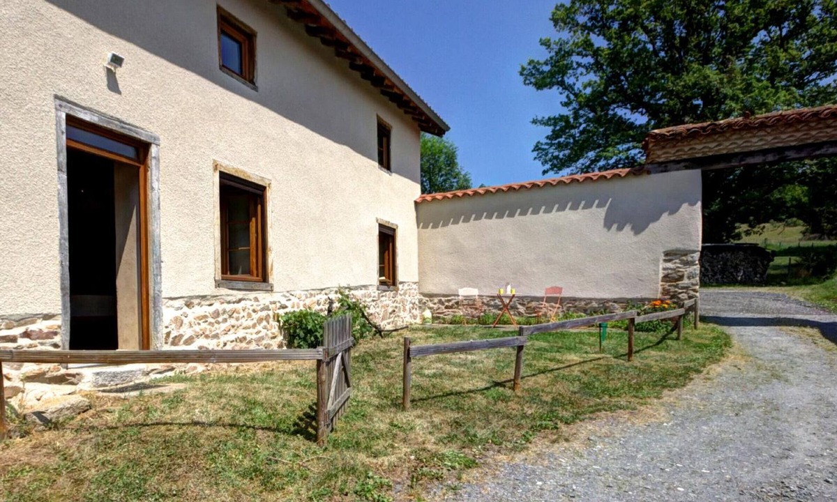 Panissieres Cottage | Charming house with terrace and garden, child and pet friendly