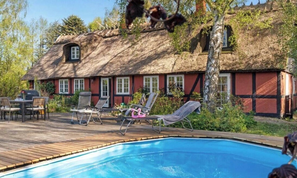 Lundby House | Charming house with heated pool near Møns Klint