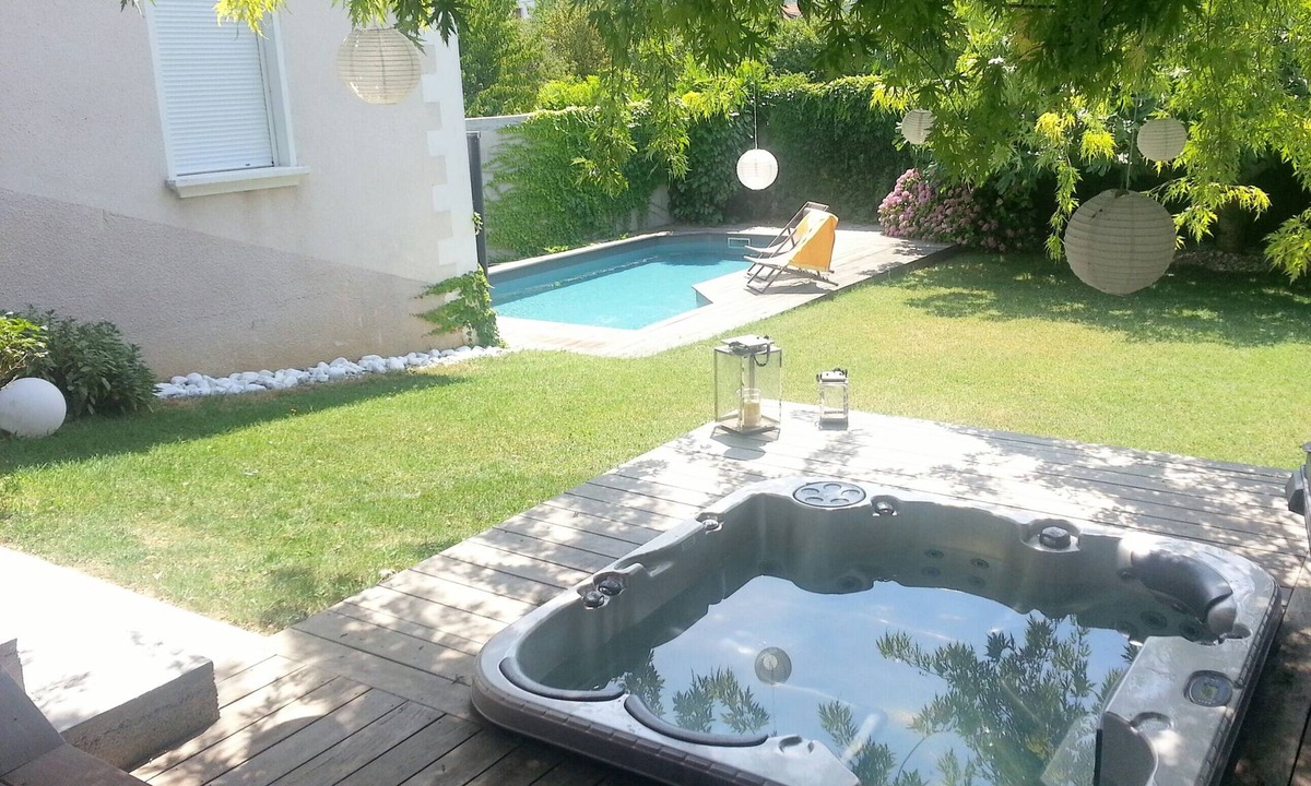 Yenne House | Charming house with pool and spa