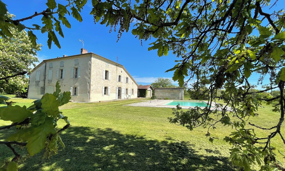 Fleurance House | Charming house with swimming pool in the quiet Gers countryside