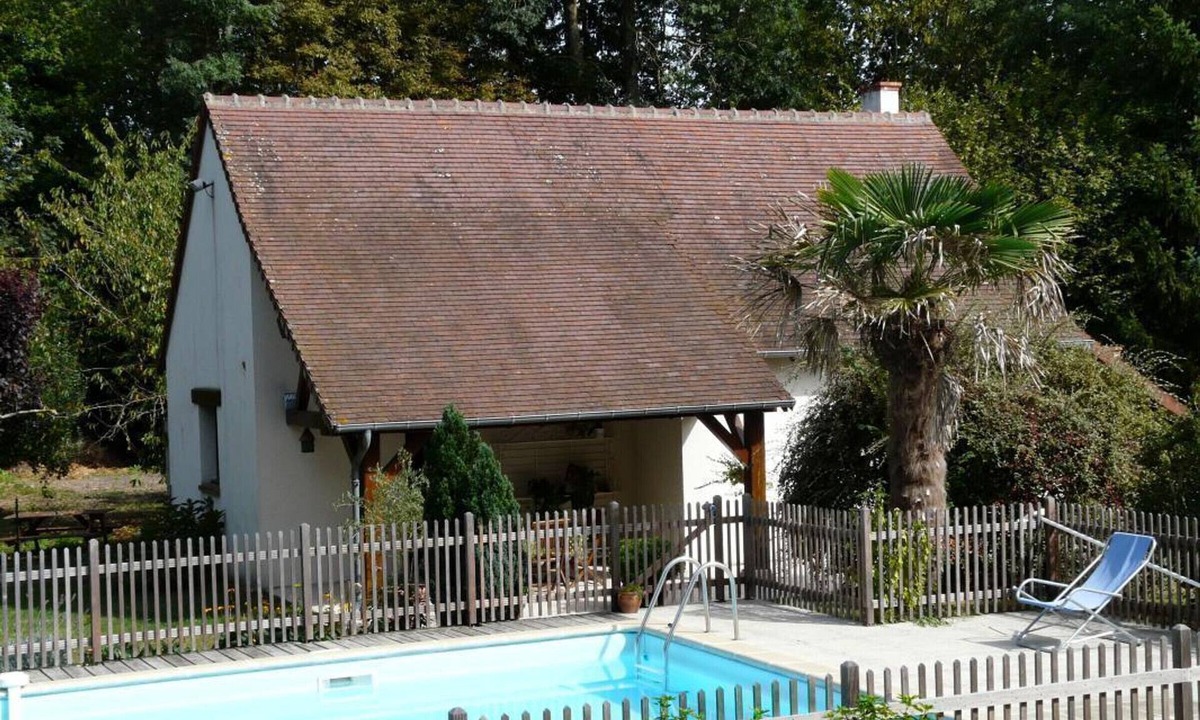 Contres Cottage | Charming house with shared pool in Contres