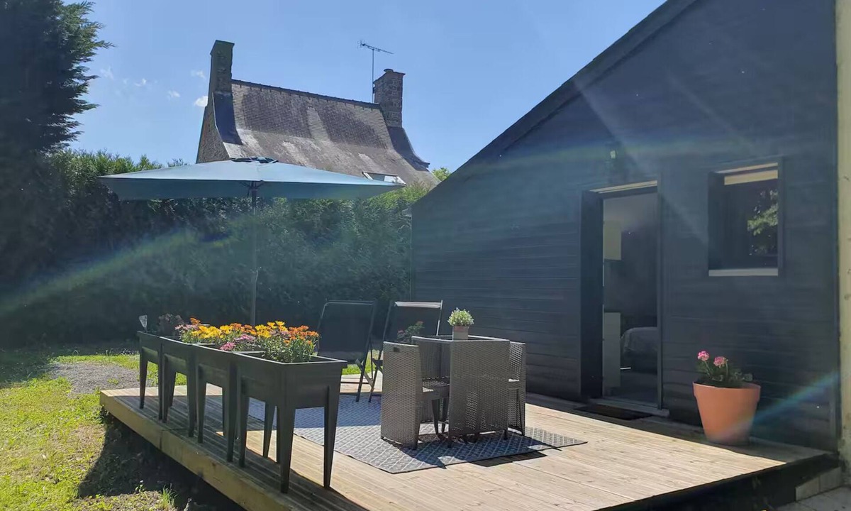 Ducey-les-Cheris Apartment | Charming independent studio with terrace