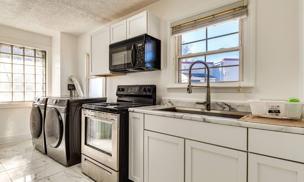 Broad Ripple Condo | Charming Indianapolis Condo - 6 Mi to Newfields!