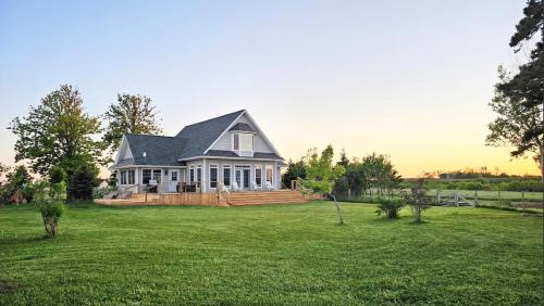 Malpeque House | Charming Island Getaway