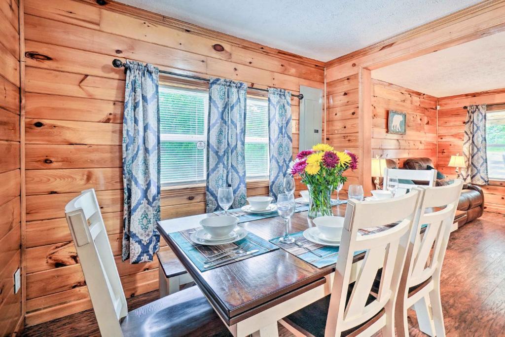 Jamestown House | Charming Jamestown Cabin with Large Backyard!