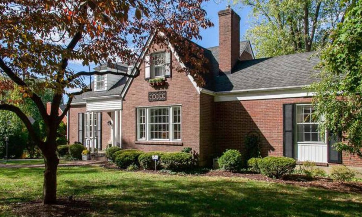 Bellewood House | Charming Kentucky home! Walking distance to bars and restaurants.