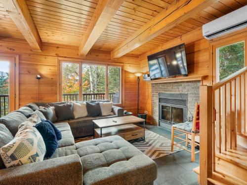 Lac-Superieur Ski Chalet | Charming Lac Superieur Chalet Private Spa Sauna