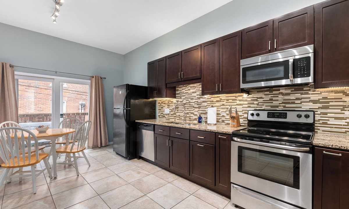 Lafayette Square Condo | Charming Lafayette Square Home - Walk to Park/Restaurants - Downtown STL