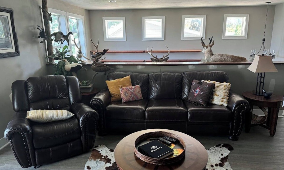 Bridgeport House | Charming Lake front 4-bedroom 3 full bath house in lovely with WiFi, Central AC