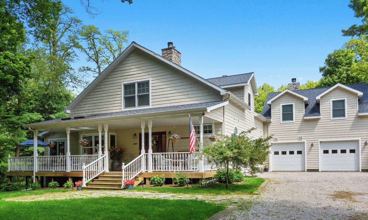 Lake Michigan Beach House | Charming Lake Michigan Getaway w/Private Beach Access and large yard