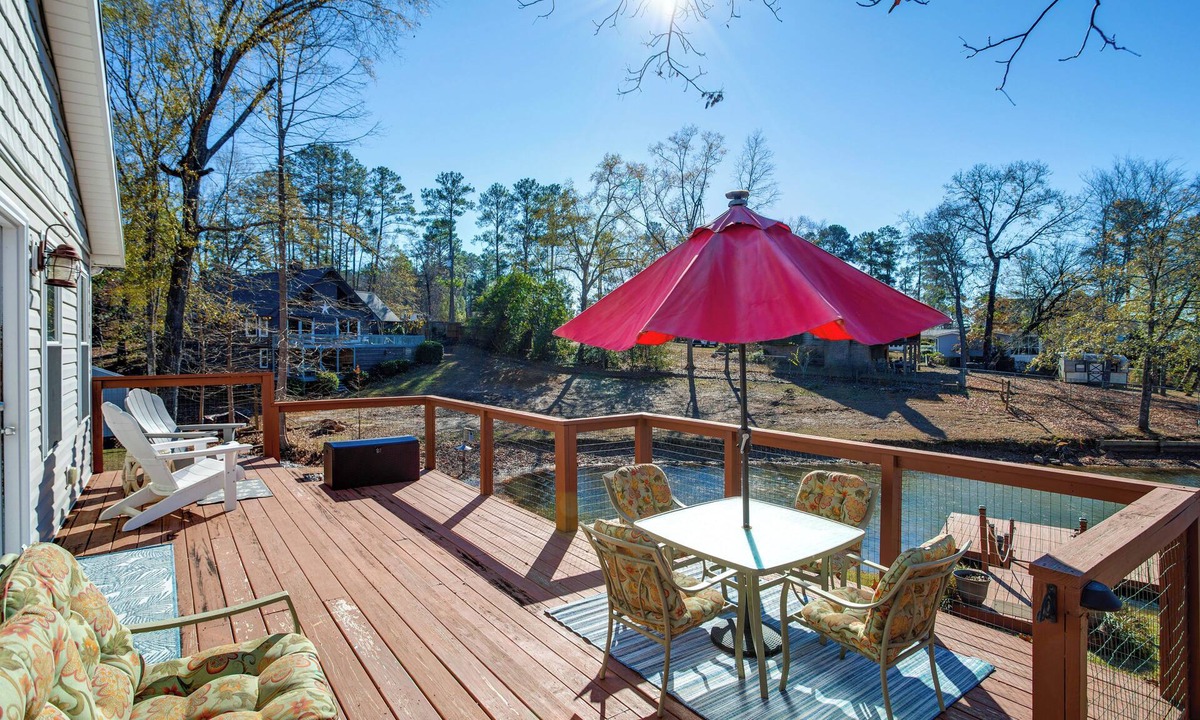 Gilbert House | Charming Lake Murray Cottage: ‘Breezy's Blyss’