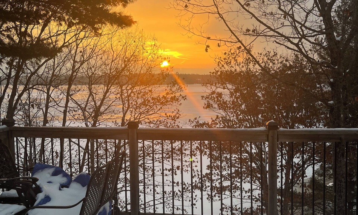 Greater Madawaska Cottage | Charming Lakefront Cottage