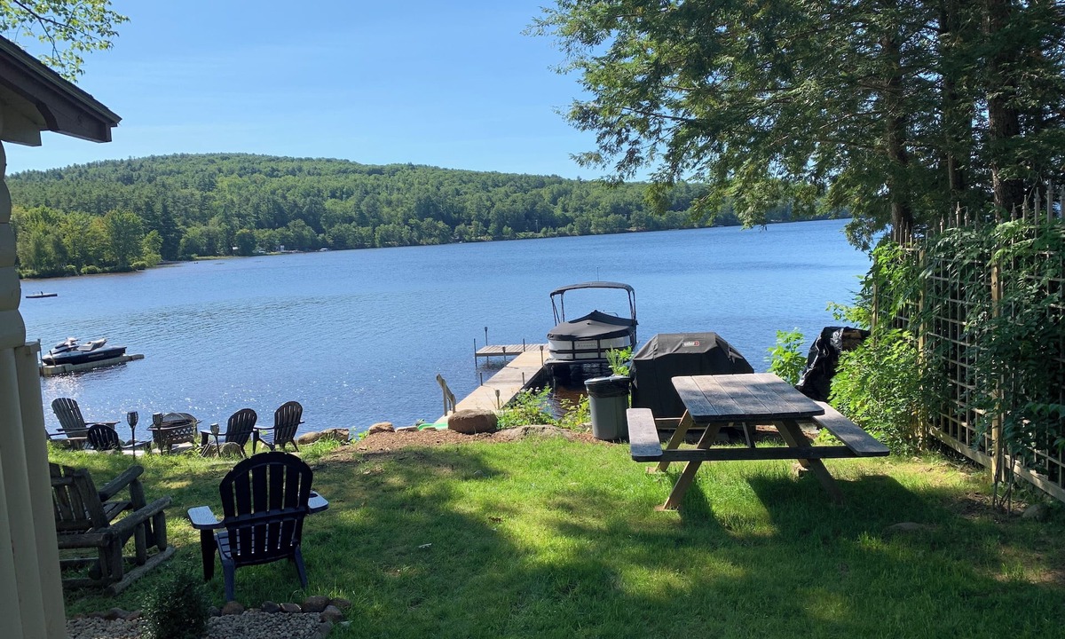 Harrison Cabin | Charming Lakefront Cabin