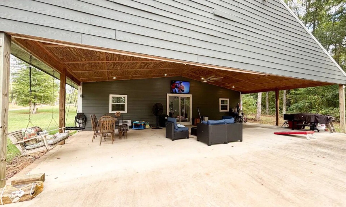 Cullman Cabin | Charming Lakefront Cabin