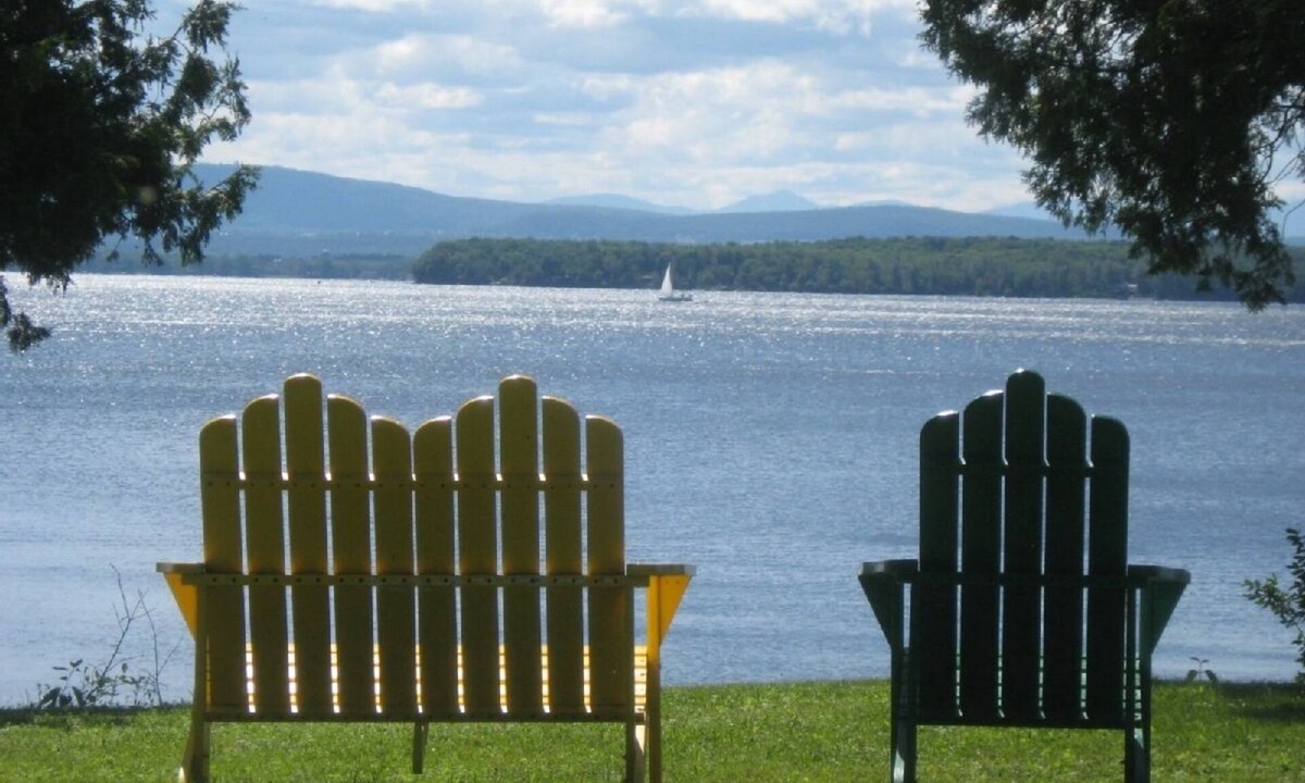 North Hero Cottage | Charming, Lakefront Cottage With Mountain View’s