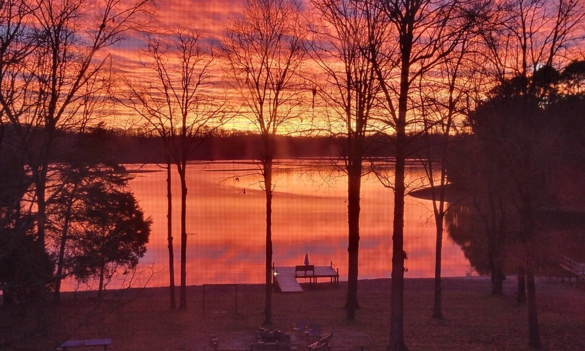 Spring City House | Charming lakefront home for peaceful mornings and relaxing evenings.