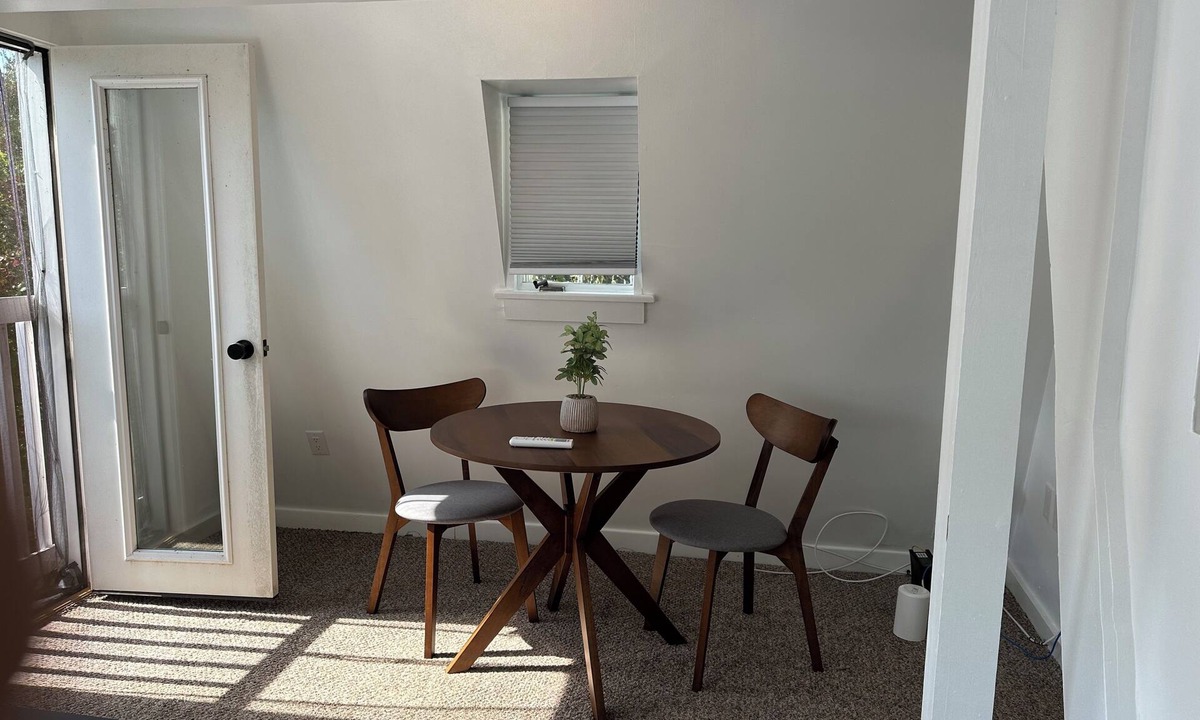 South Britain Apartment | Charming Lakefront studio with panoramic lake views.