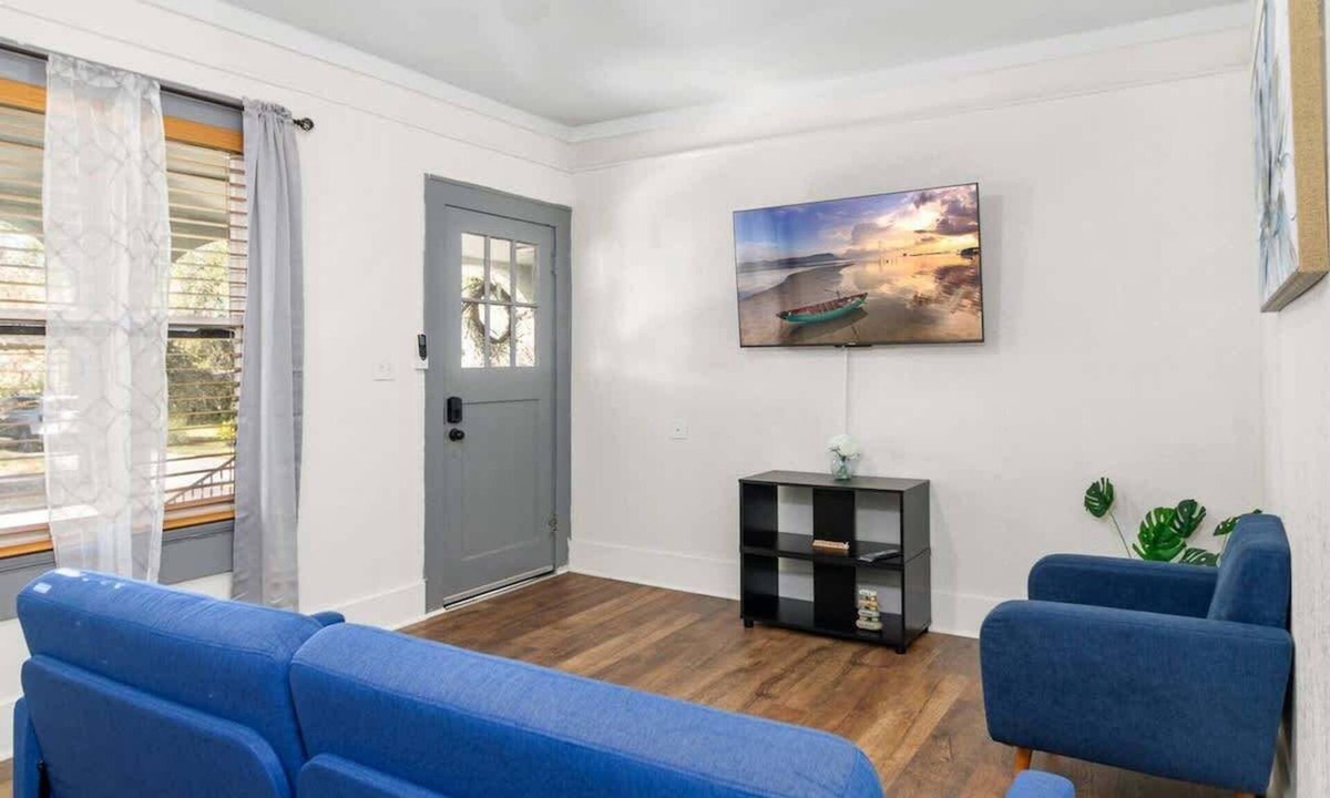 Downtown House | Charming Lakeland Home with Free Parking & WiFi