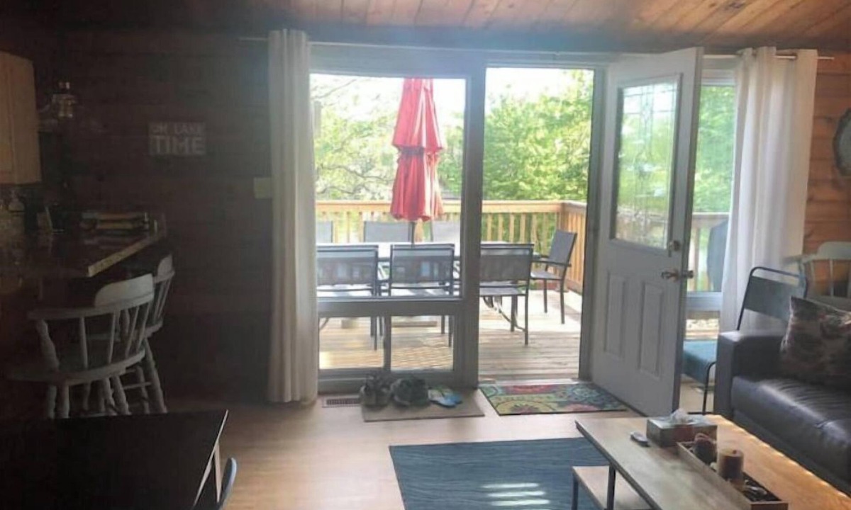 Washago House | Charming Lakeront Cottage