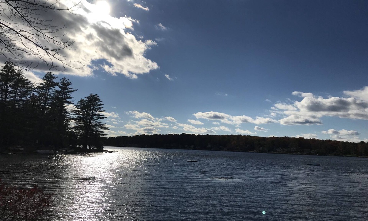 Town of Lumberland House | Charming Lakeside Cottage with lakefront deck