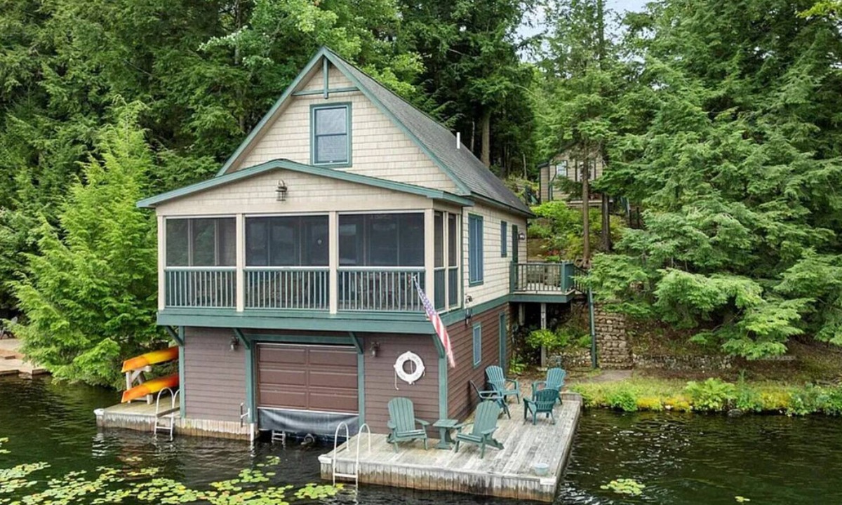 Woodgate House | Charming Lakeside Little Evergreen Cottage on White Lake