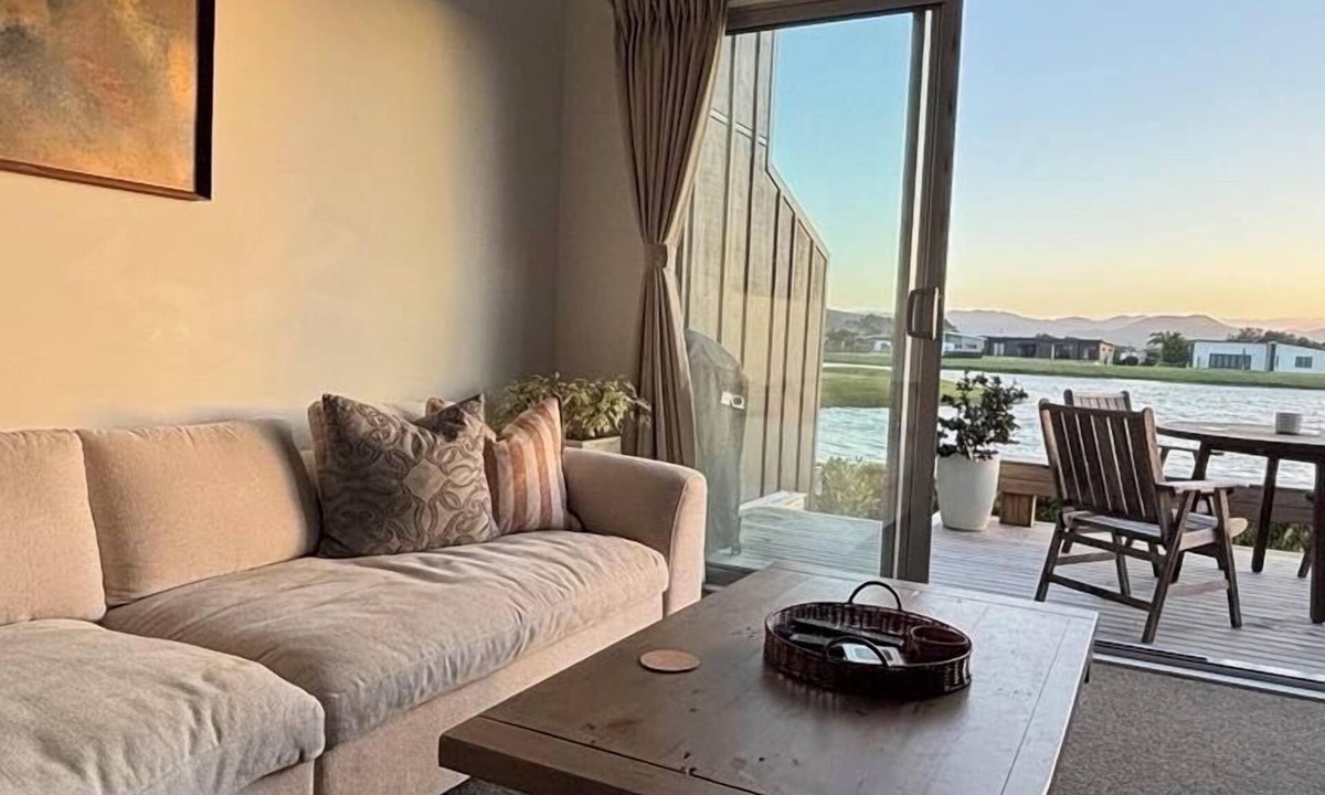 Matarangi House | Charming Lakeview Golf Villa