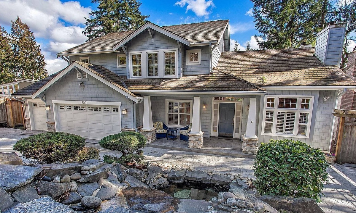 Northeast Bellevue House | Charming Lakeview home