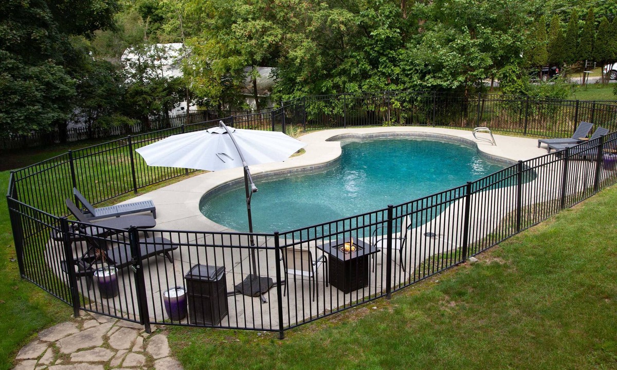 South Main Street House | Charming Lakeview House w/Pool & Fire Pit