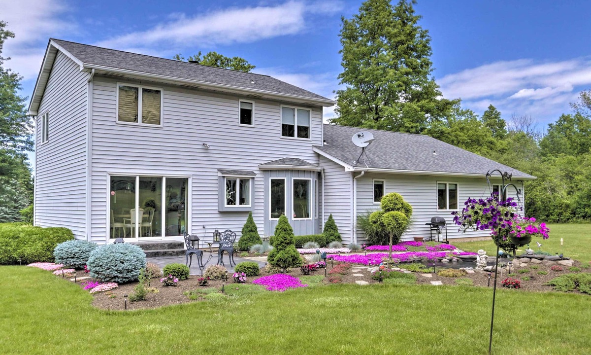 Lewiston Apartment | Charming Lewiston Apt: 10 Miles to Niagara Falls!