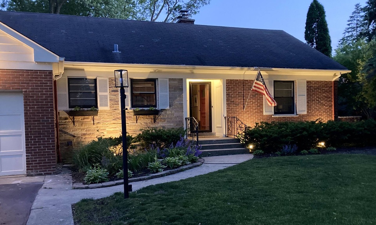 Wilmette House | Charming, light-filled 5br Wilmette home