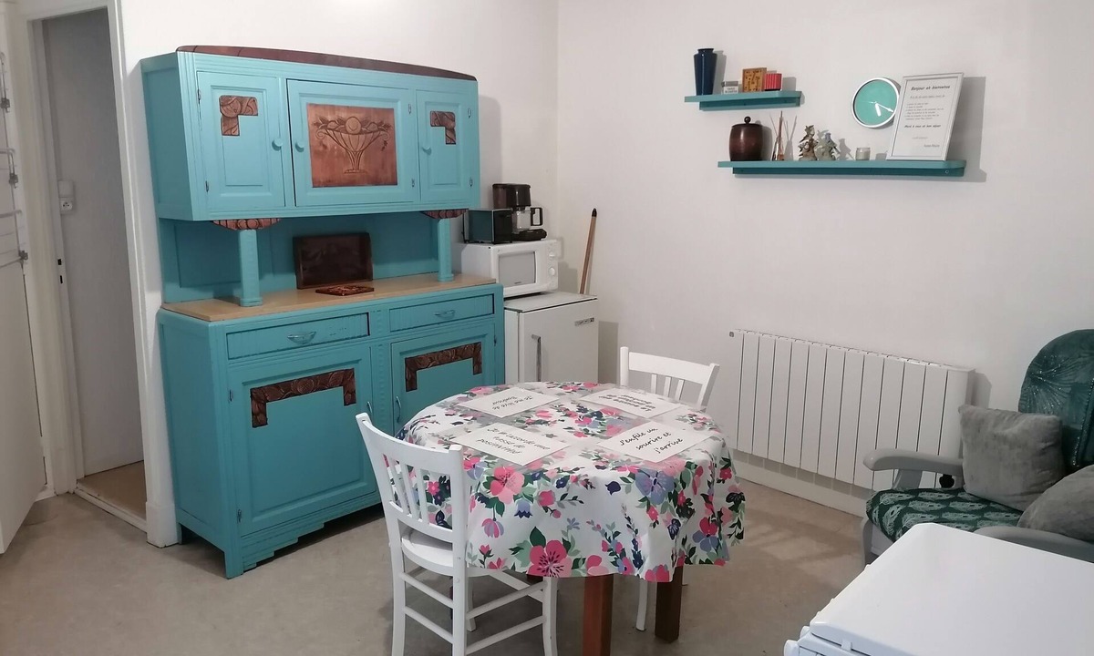 Saint-Claude Apartment | Charming little art deco apartment