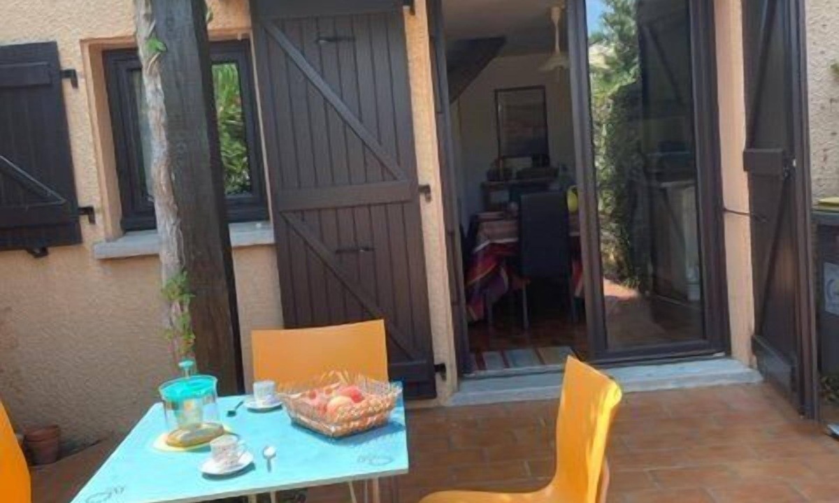 Les Arenes Apartment | Charming little house with lovely outdoor air conditionning parking