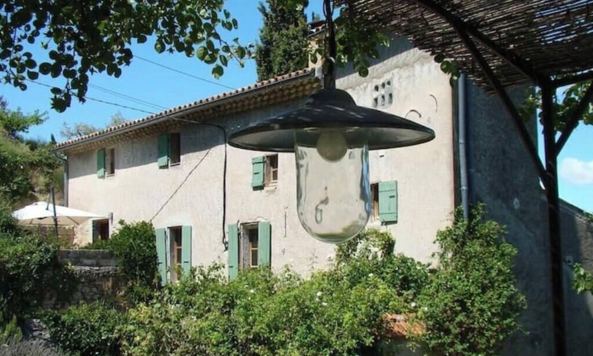 Nyons Apartment | Charming little studio, panoramic view of Nyons, swimmingpool, breakfast