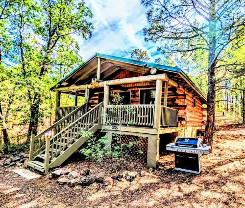 Pinetop House | Charming Log Cabin in Tall Pines w Large Deck