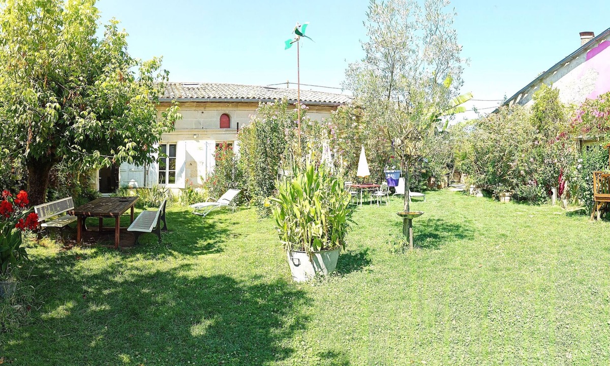 Gauriaguet House | Charming longère sleeps 15 with indoor pool