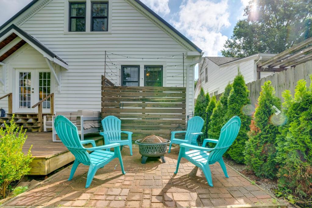 Crescent Hill House | Charming Louisville Retreat w/Patio & Fireplace!