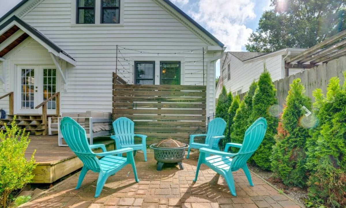 Crescent Hill House | Charming Louisville Retreat w Patio and Fireplace!