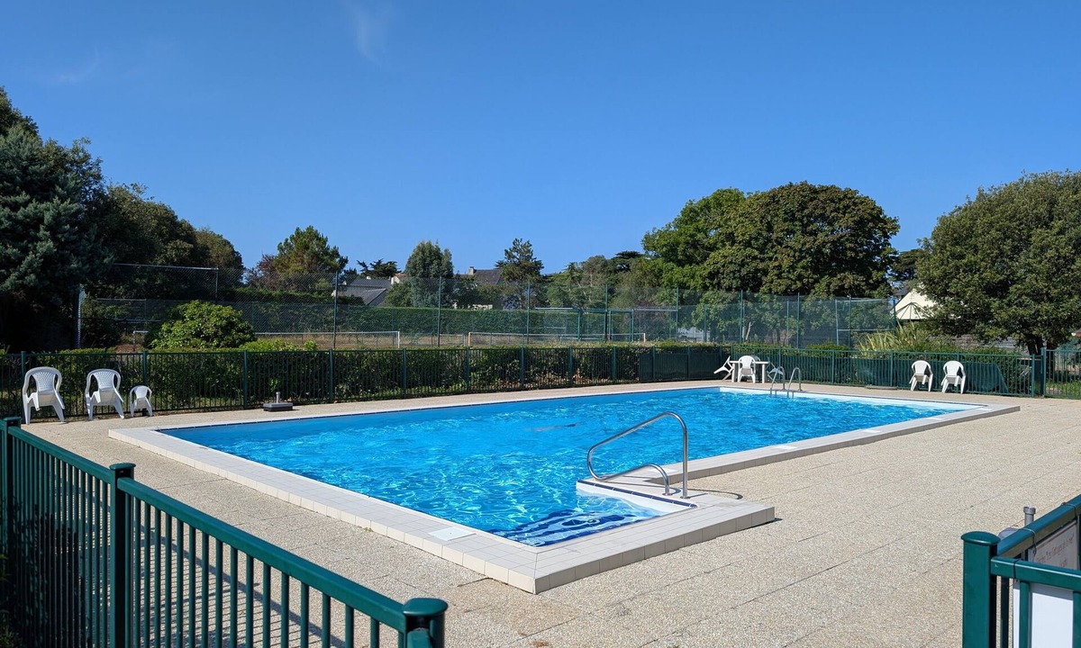 Le Pouliguen House | Charming Maisonnette Ty DaCoLi with Shared Pool, 2 Minutes from the Beach
